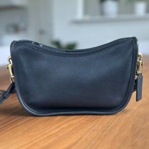 Vintage Coach Black Swinger Bag